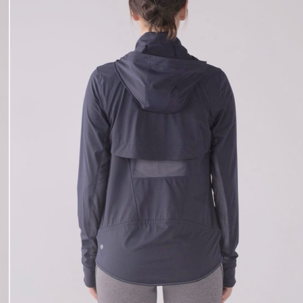 Lululemon Kicking Asphalt Jacket
Midnight Navy